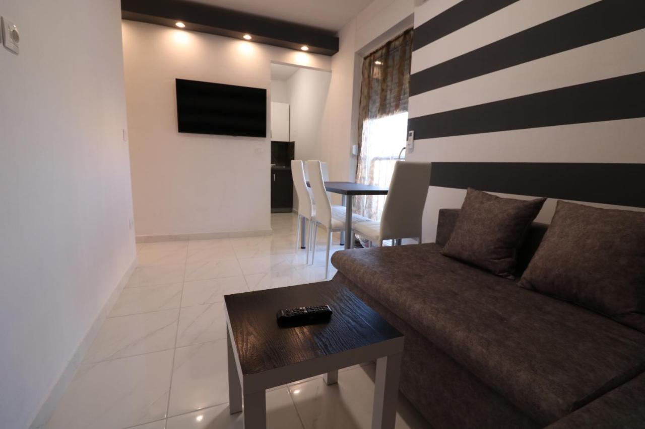 Sneky Apartment Pula Bagian luar foto