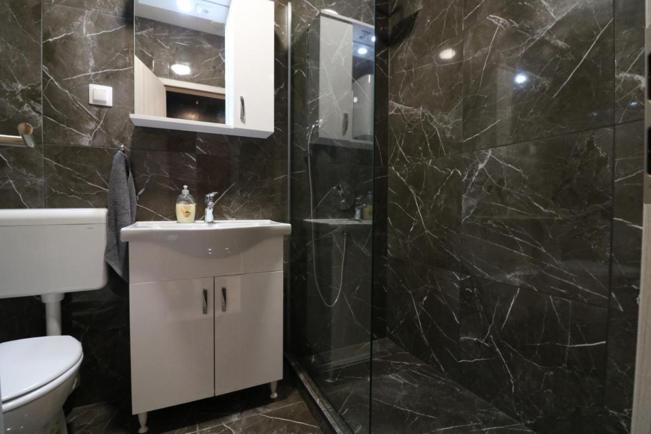 Sneky Apartment Pula Bagian luar foto