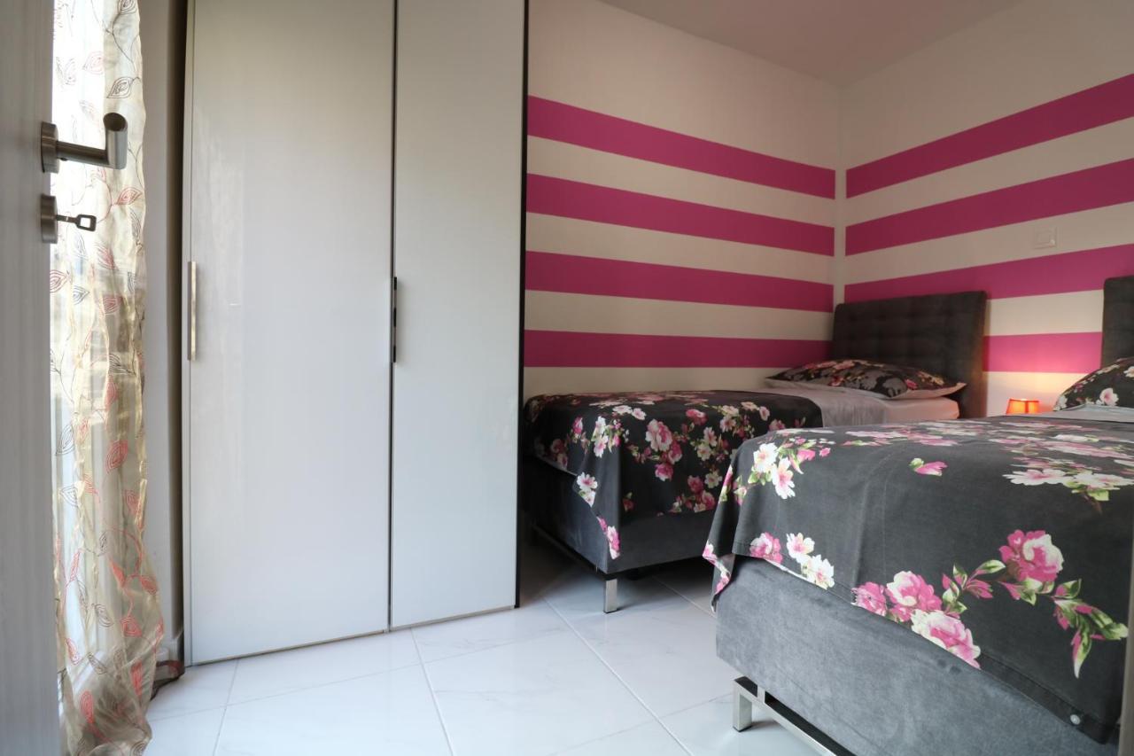 Sneky Apartment Pula Bagian luar foto