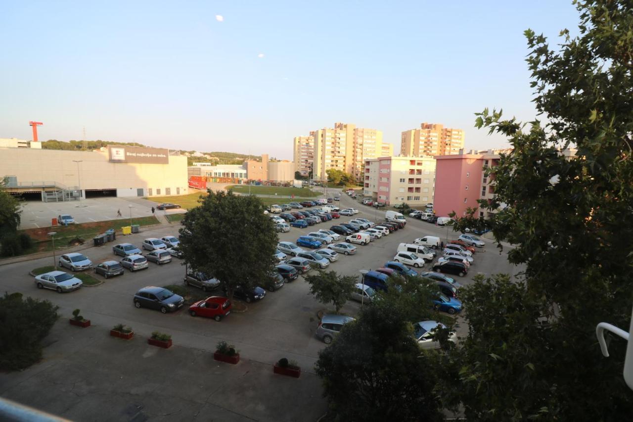 Sneky Apartment Pula Bagian luar foto