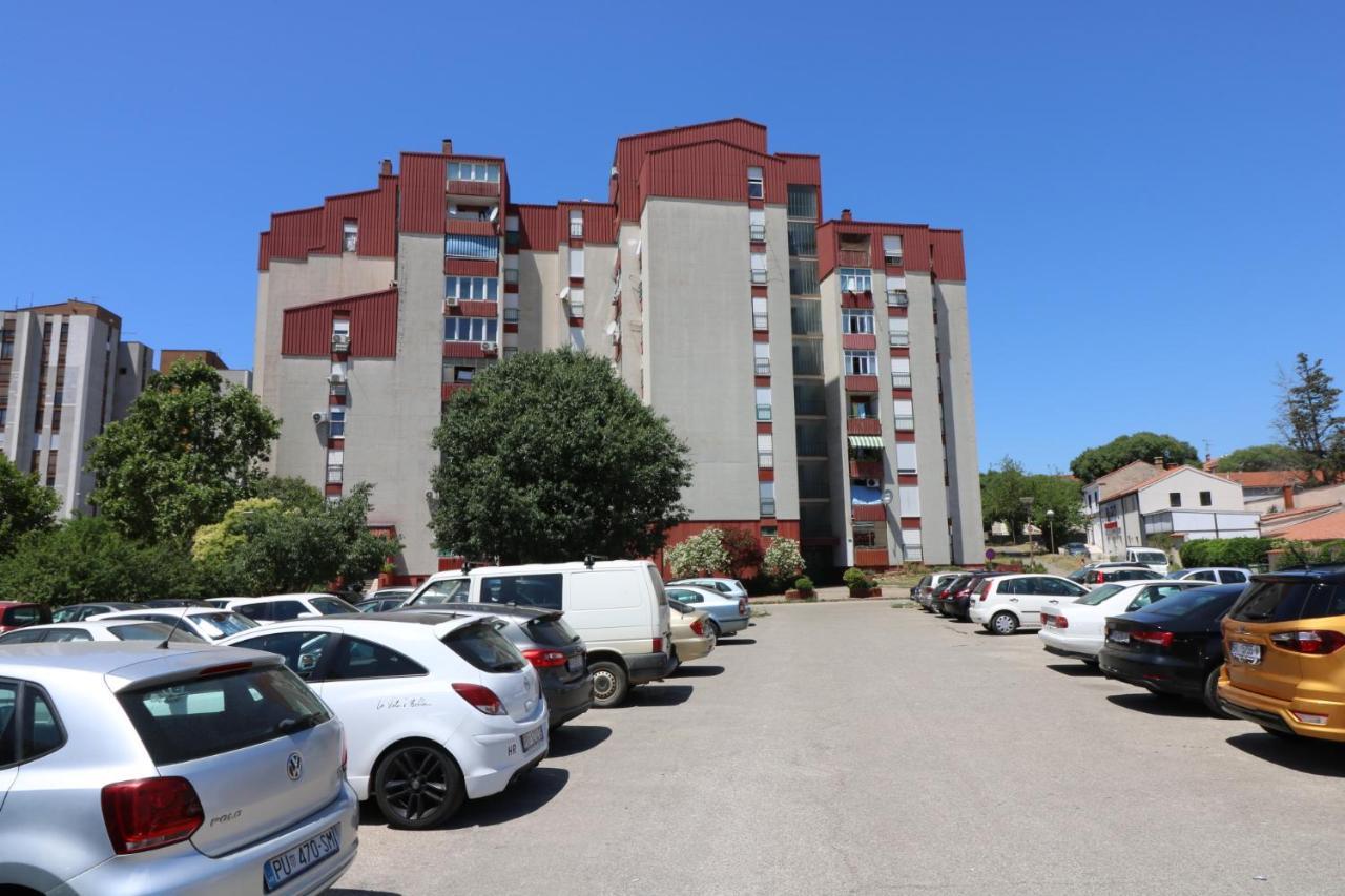 Sneky Apartment Pula Bagian luar foto